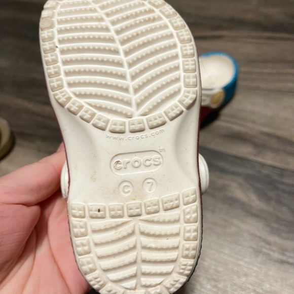 Child’s size 7 crocs - Picture 3 of 3